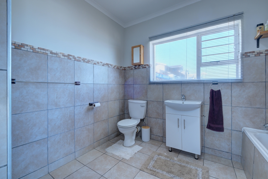 4 Bedroom Property for Sale in Seaview Eastern Cape